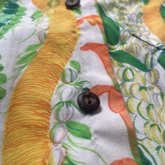Vintage Hawaiian floral printed short sleeve button down blouse - Picture 3 of 6